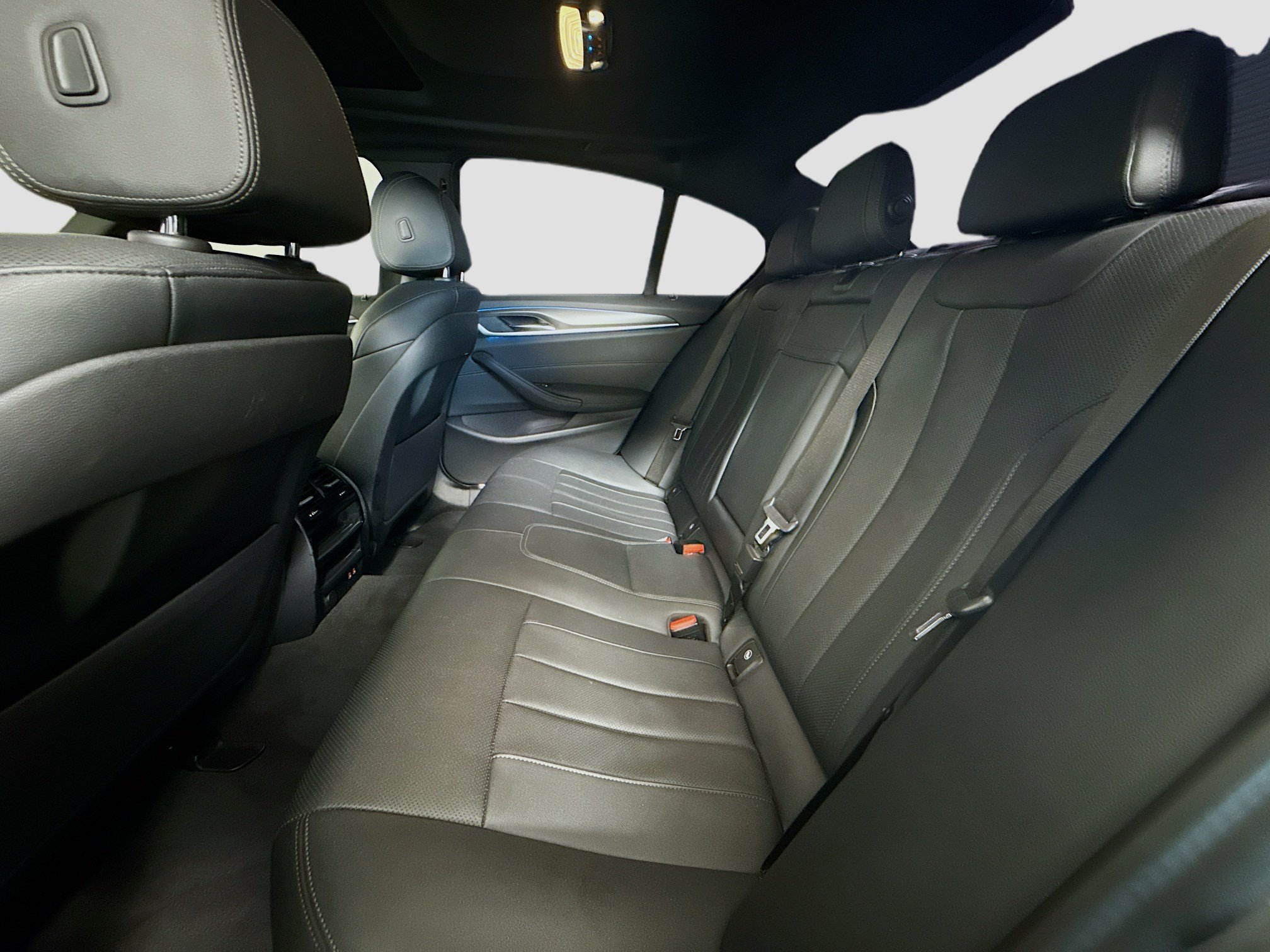 Used 2023 BMW 530e w/ M Sport Package RWD image 25