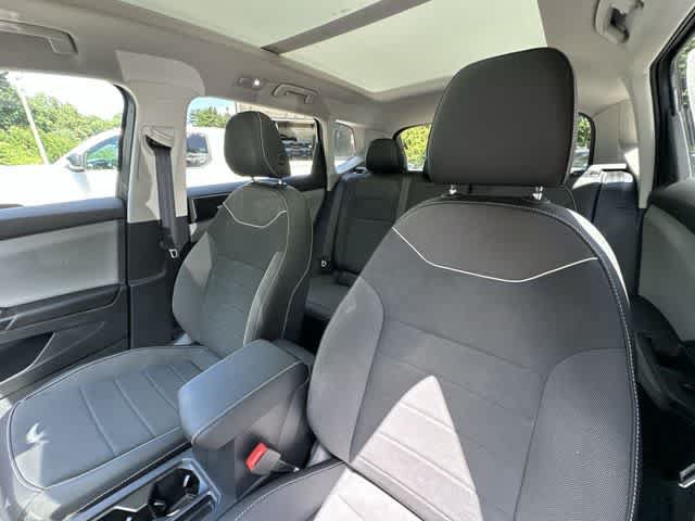 Used 2023 Volkswagen Taos SE w/ Panoramic Sunroof Package AWD/4WD image 16