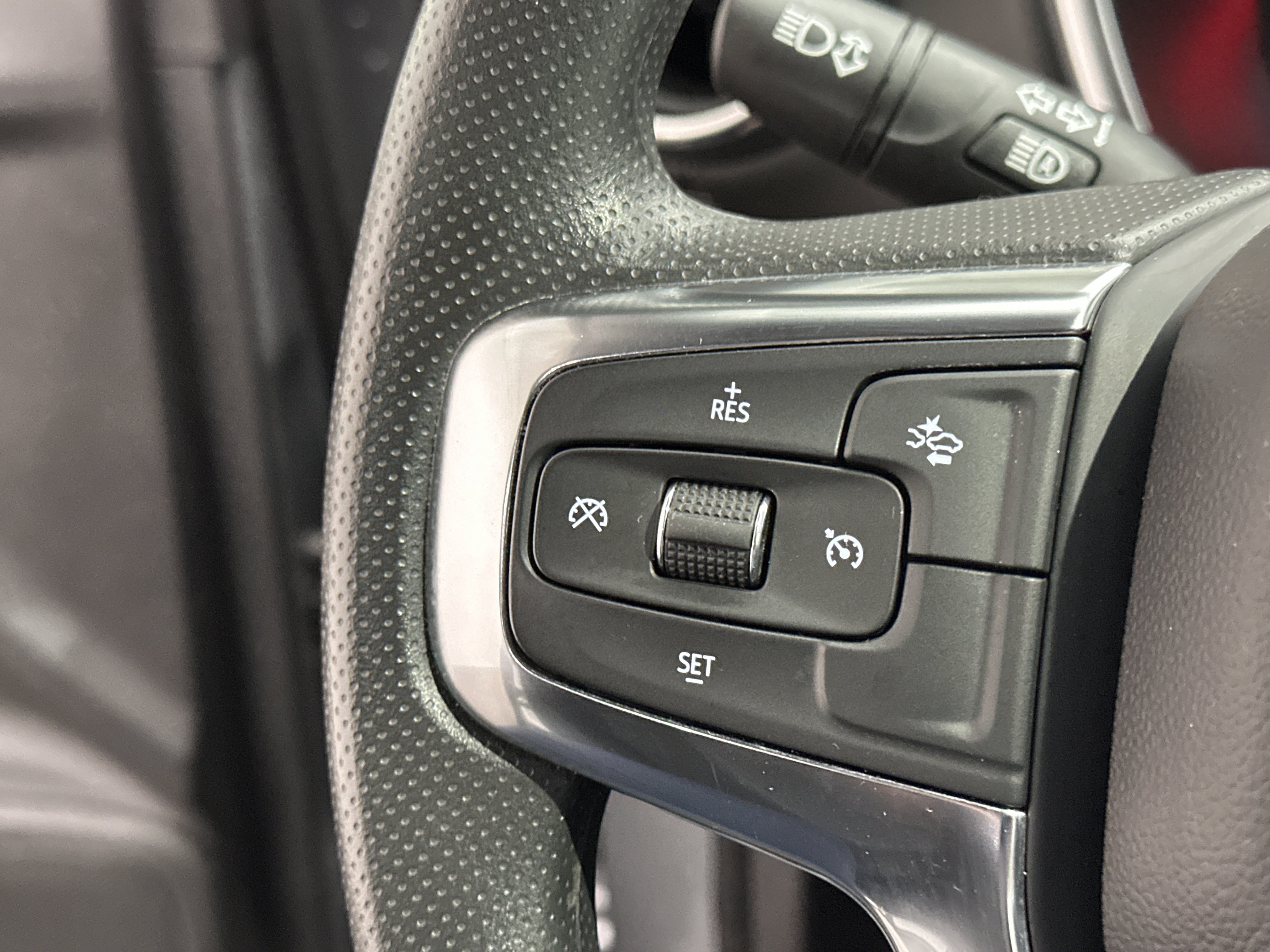 Used 2025 Chevrolet Blazer LT FWD image 23
