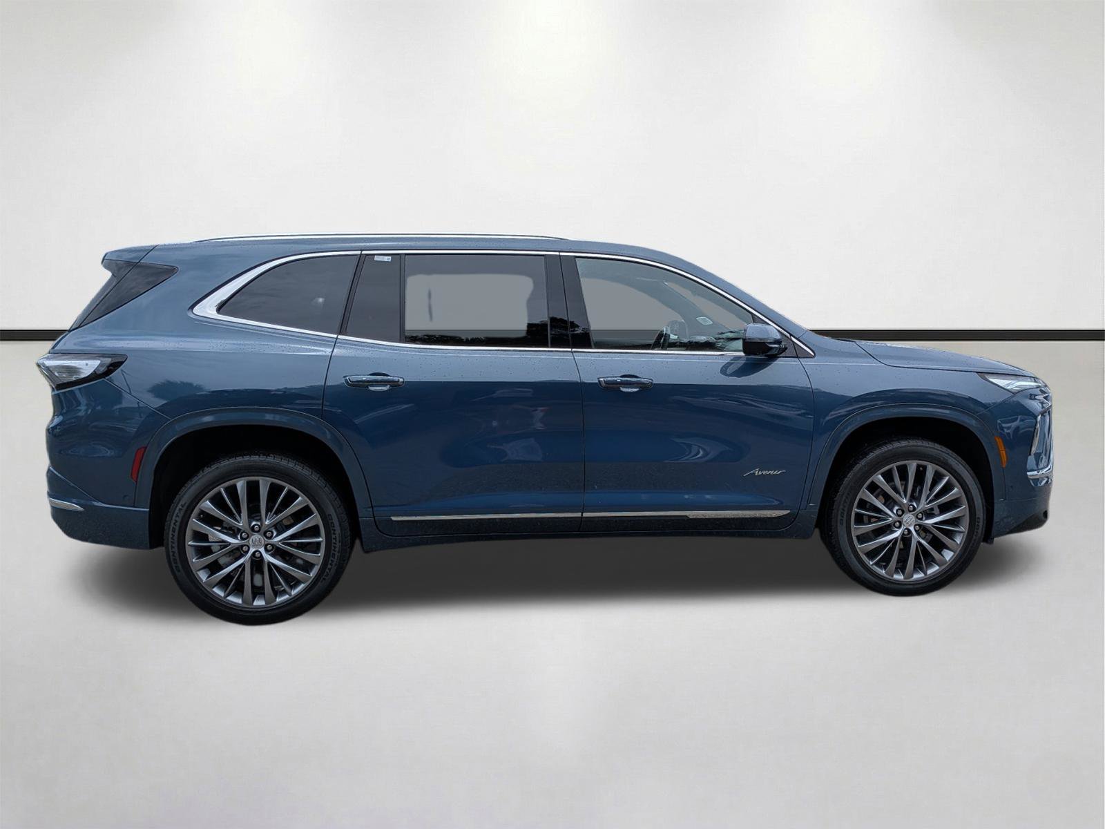 Used 2025 Buick Enclave Avenir w/ Super Cruise Package FWD image 3