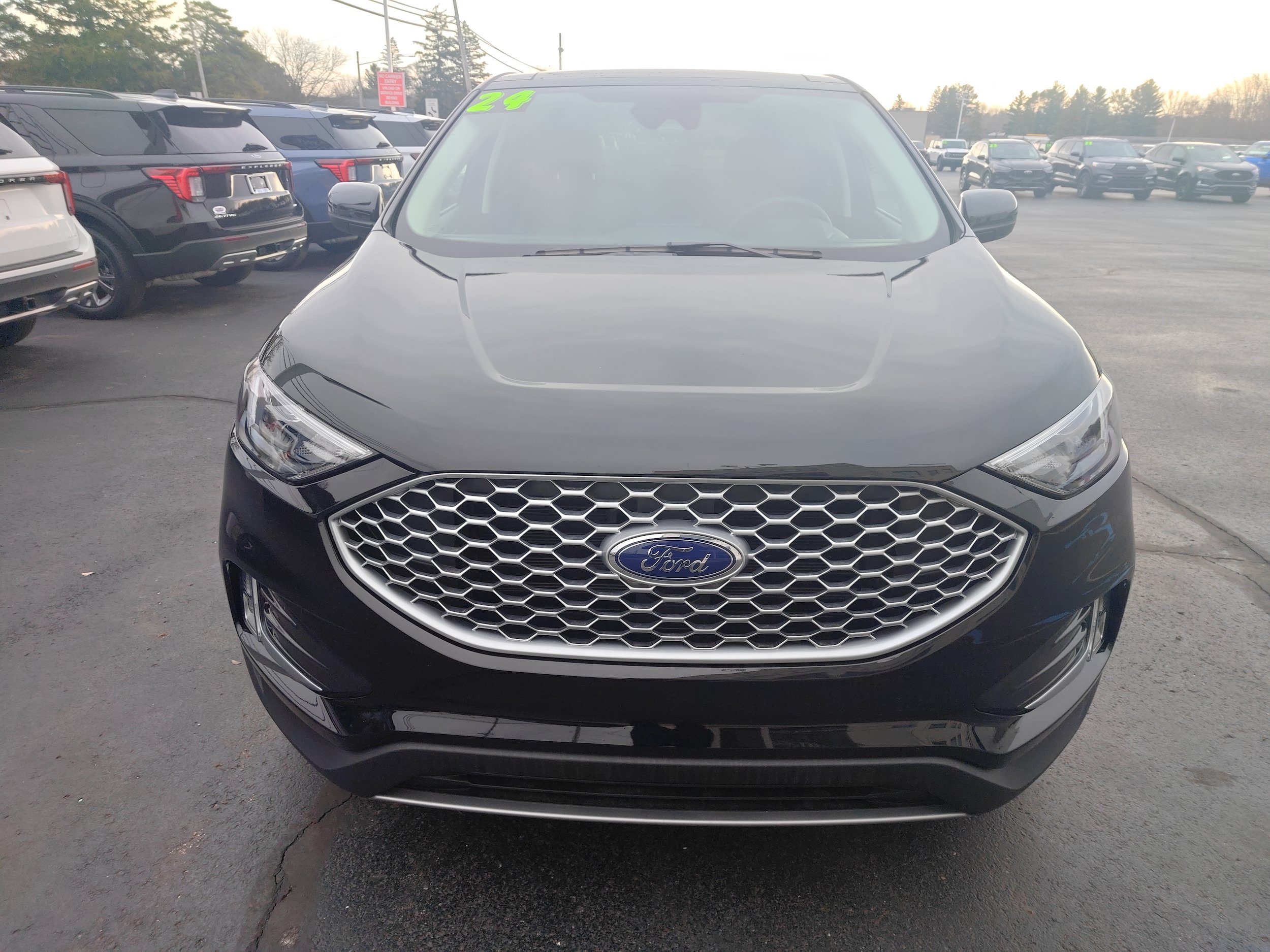 Used 2024 Ford Edge SEL w/ Convenience Package AWD/4WD image 3