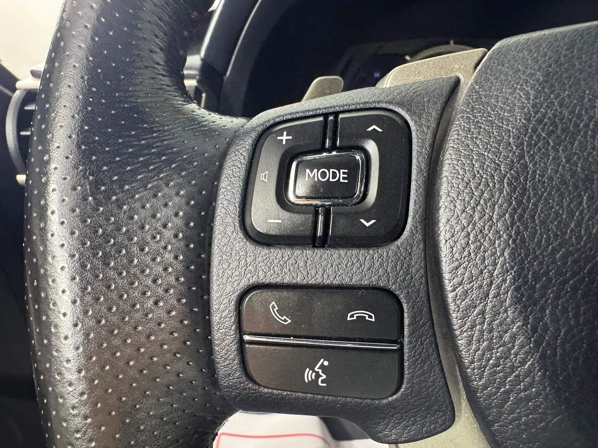 Used 2020 Lexus IS 300 F Sport w/ F Sport Package image 15