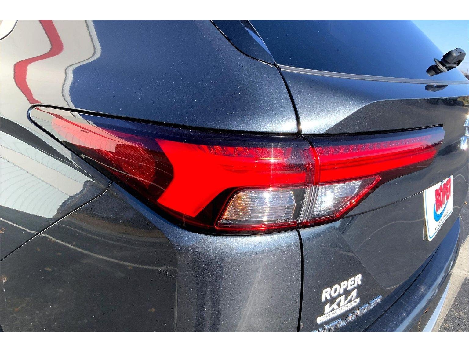 Used 2024 Mitsubishi Outlander SE image 29