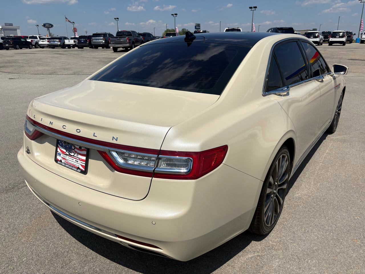 Used 2018 Lincoln Continental Reserve w/ Continental Climate Package AWD/4WD image 3