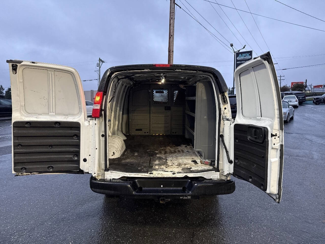 Used 2019 Chevrolet Express 3500 w/ Driver Convenience Package image 5