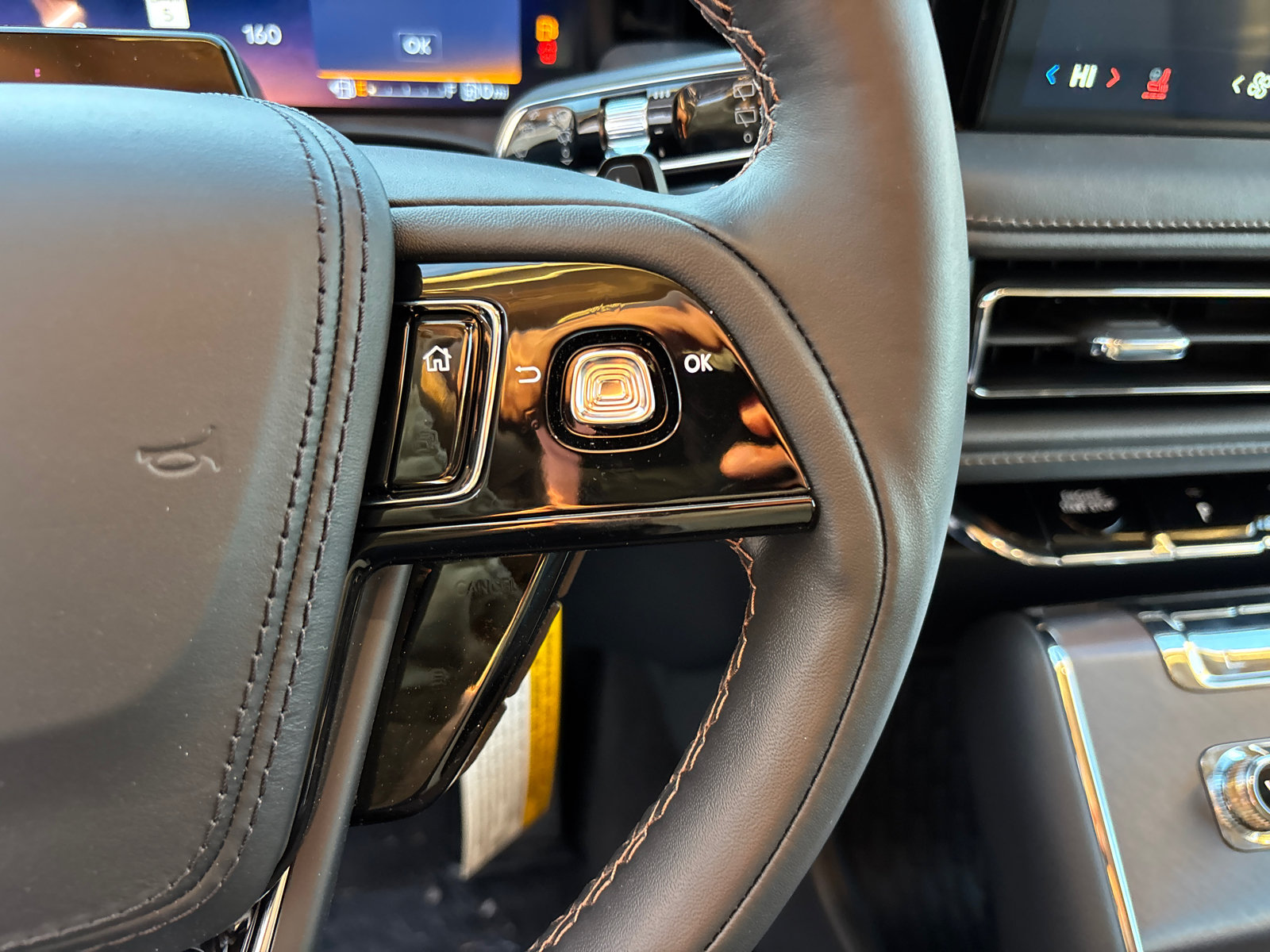 New 2027 Lincoln Aviator AWD image 17
