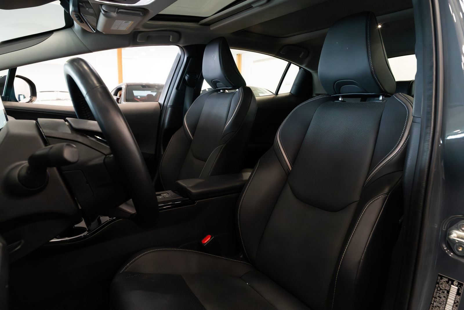 Used 2024 Toyota Prius XLE image 7