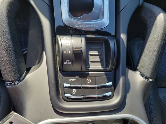 Used 2016 Porsche Cayenne image 23