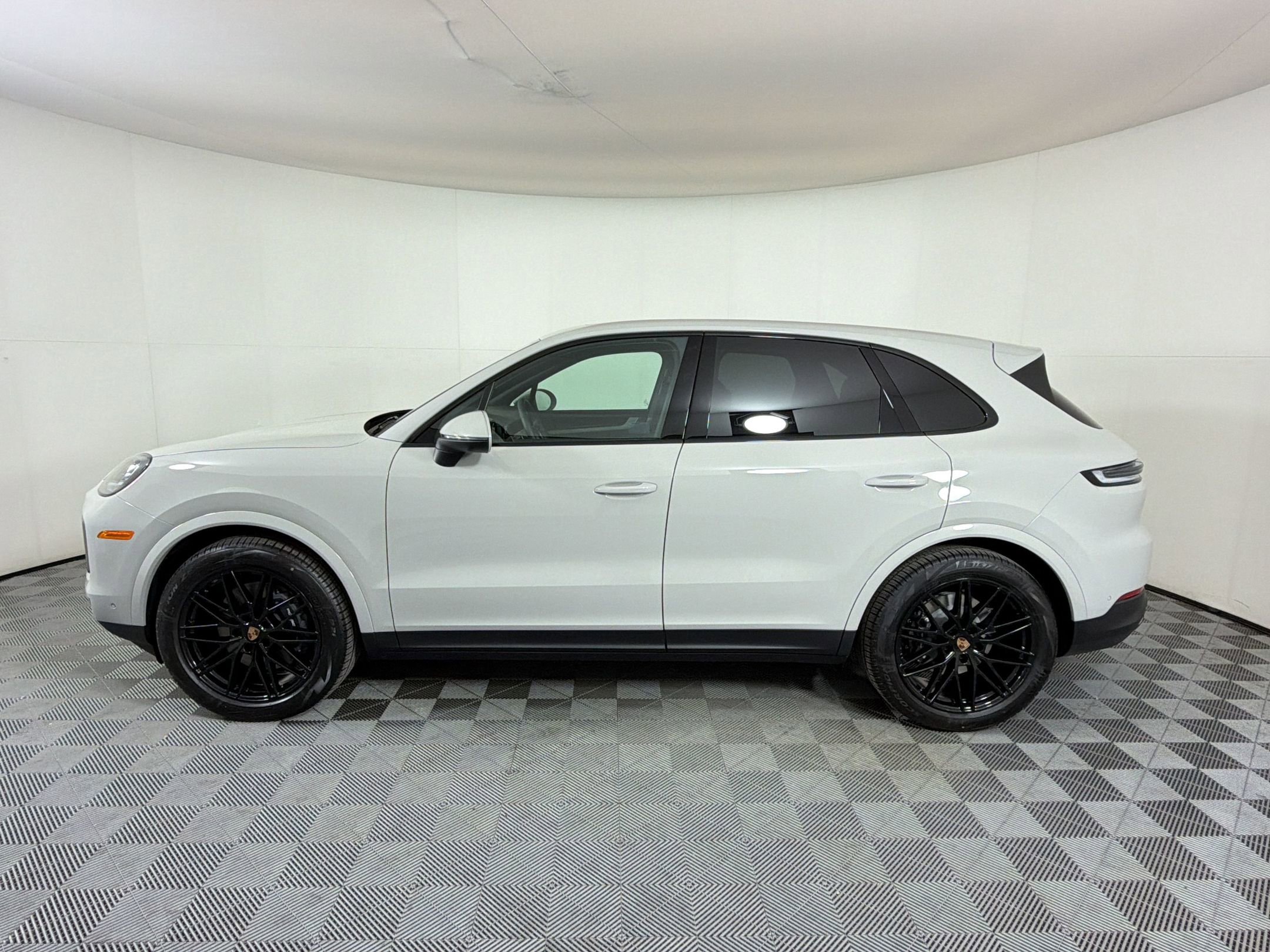 New 2026 Porsche Cayenne image 2