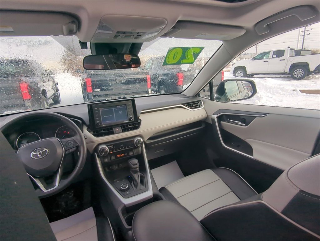 Used 2020 Toyota RAV4 XLE image 12