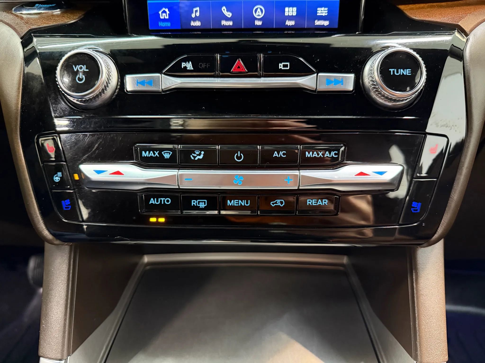 Used 2022 Ford Explorer King Ranch w/ Premium Technology Package image 27