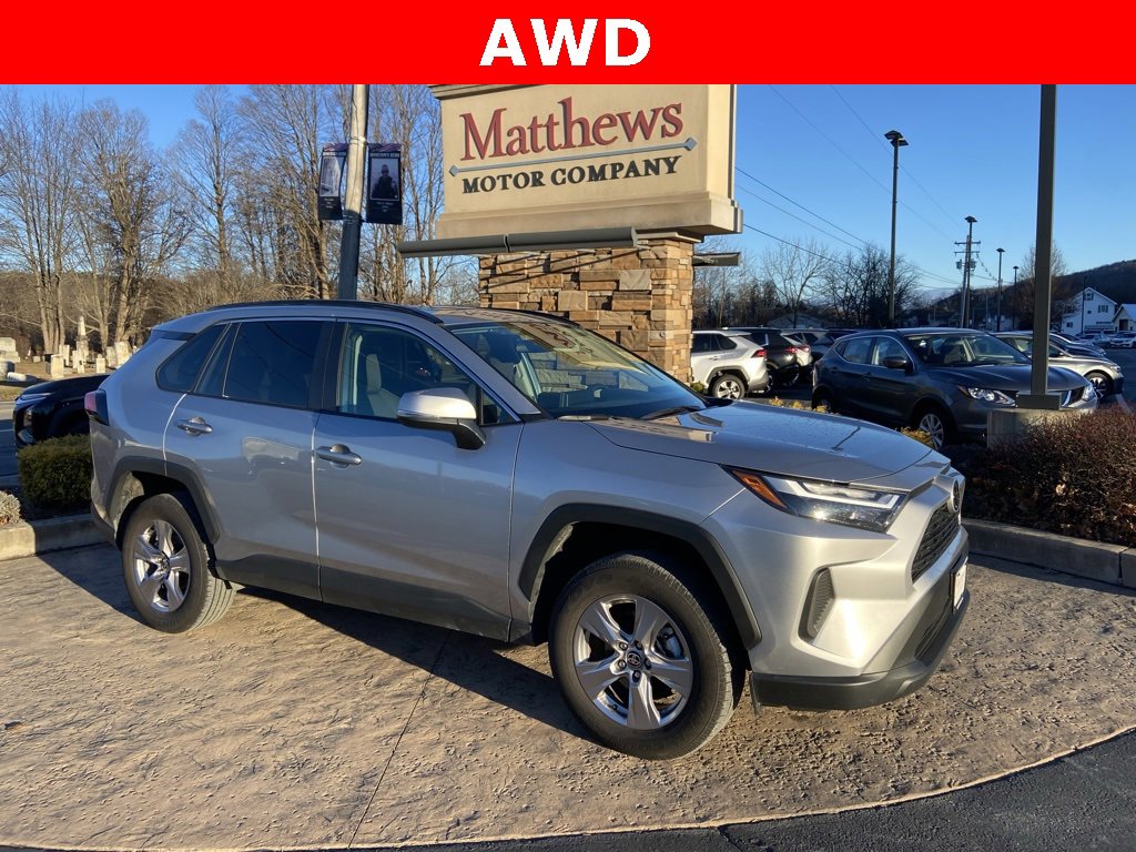 Used 2025 Toyota RAV4 XLE image 1