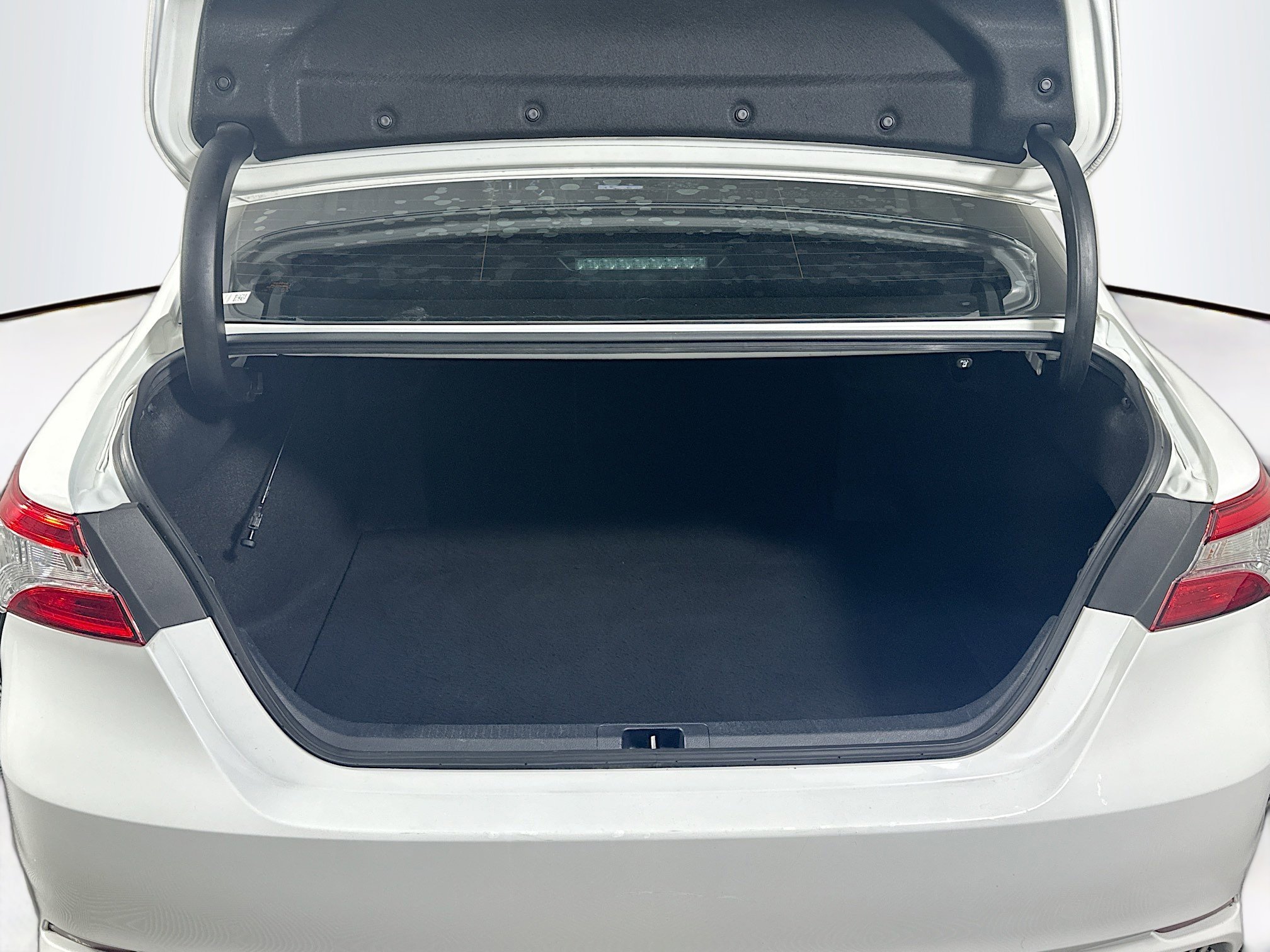 Used 2020 Toyota Camry SE FWD image 28