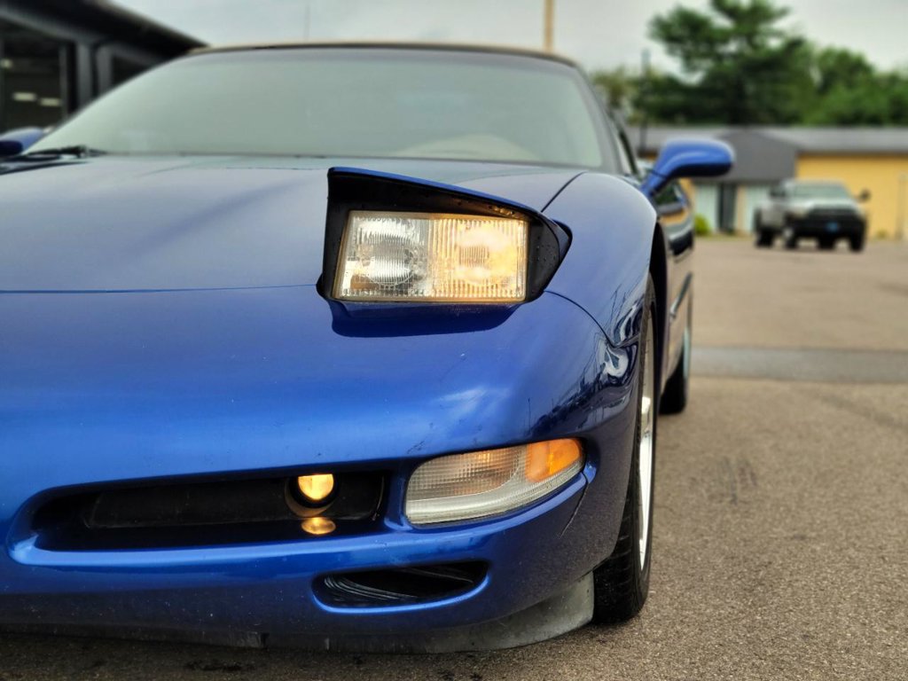 Used 2004 Chevrolet Corvette Convertible w/ Preferred Equipment Group RWD image 11