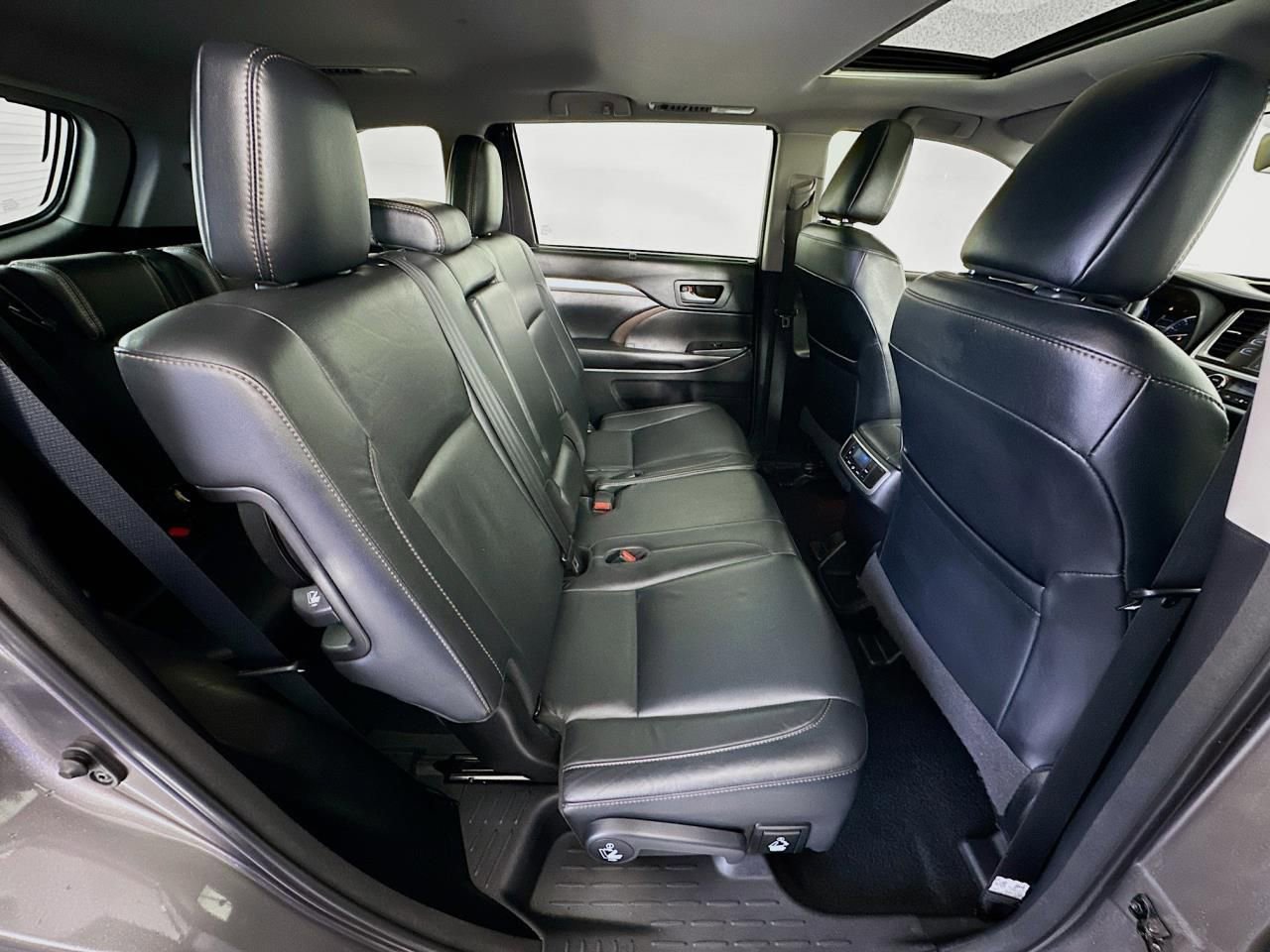 Used 2018 Toyota Highlander XLE image 40