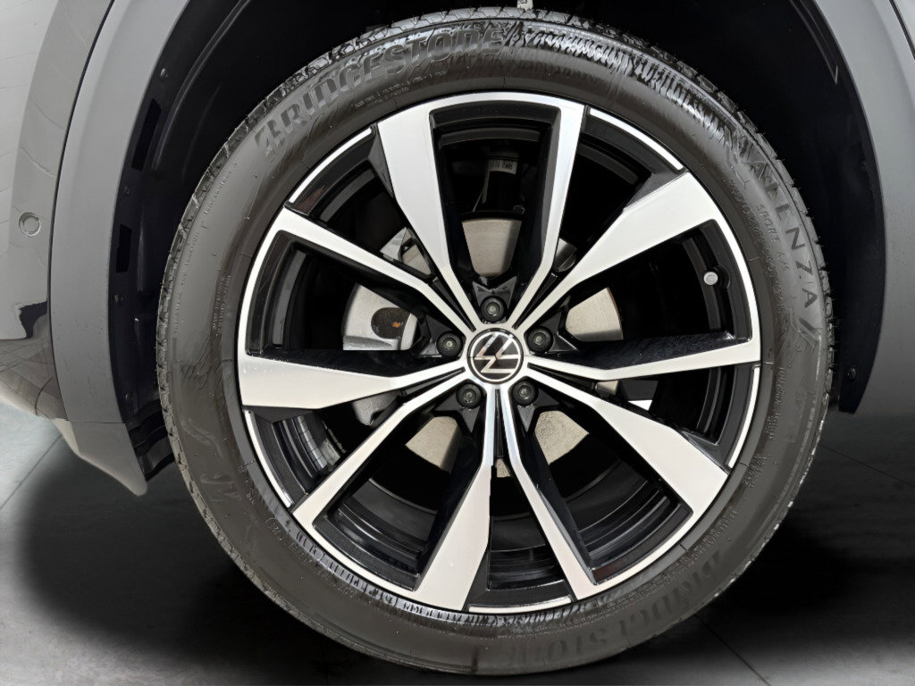 Used 2025 Volkswagen Atlas SEL Premium R-Line image 27