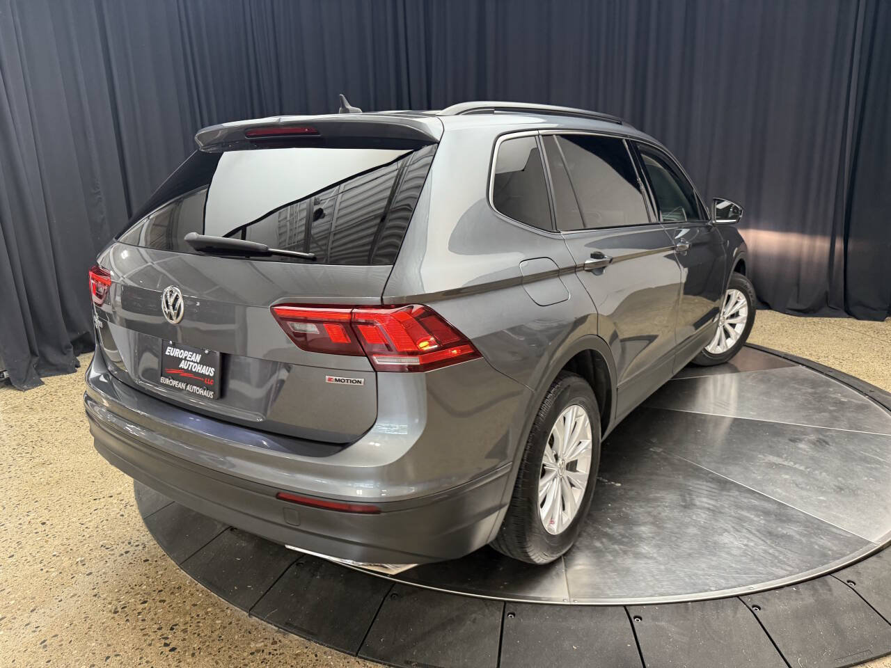 Used 2019 Volkswagen Tiguan SE w/ 3rd Row Seat Package AWD/4WD image 7