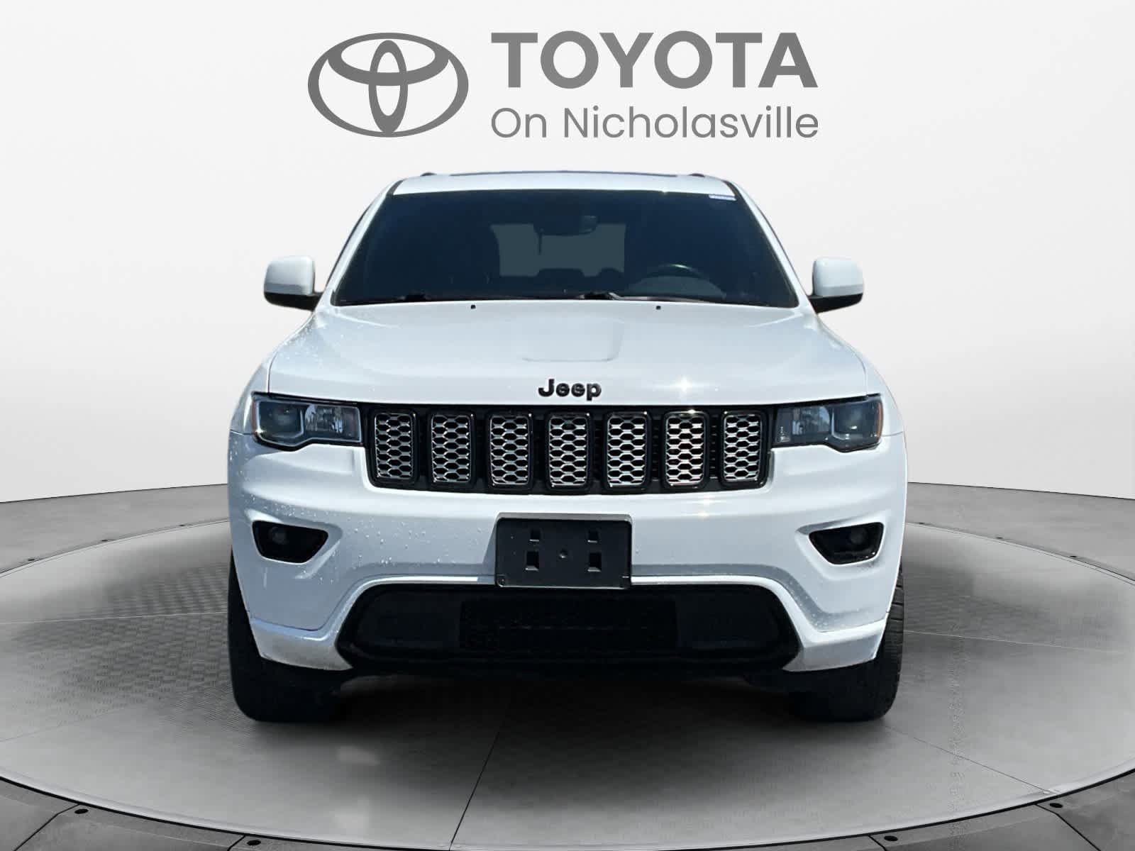 Used 2020 Jeep Grand Cherokee Altitude AWD/4WD image 9