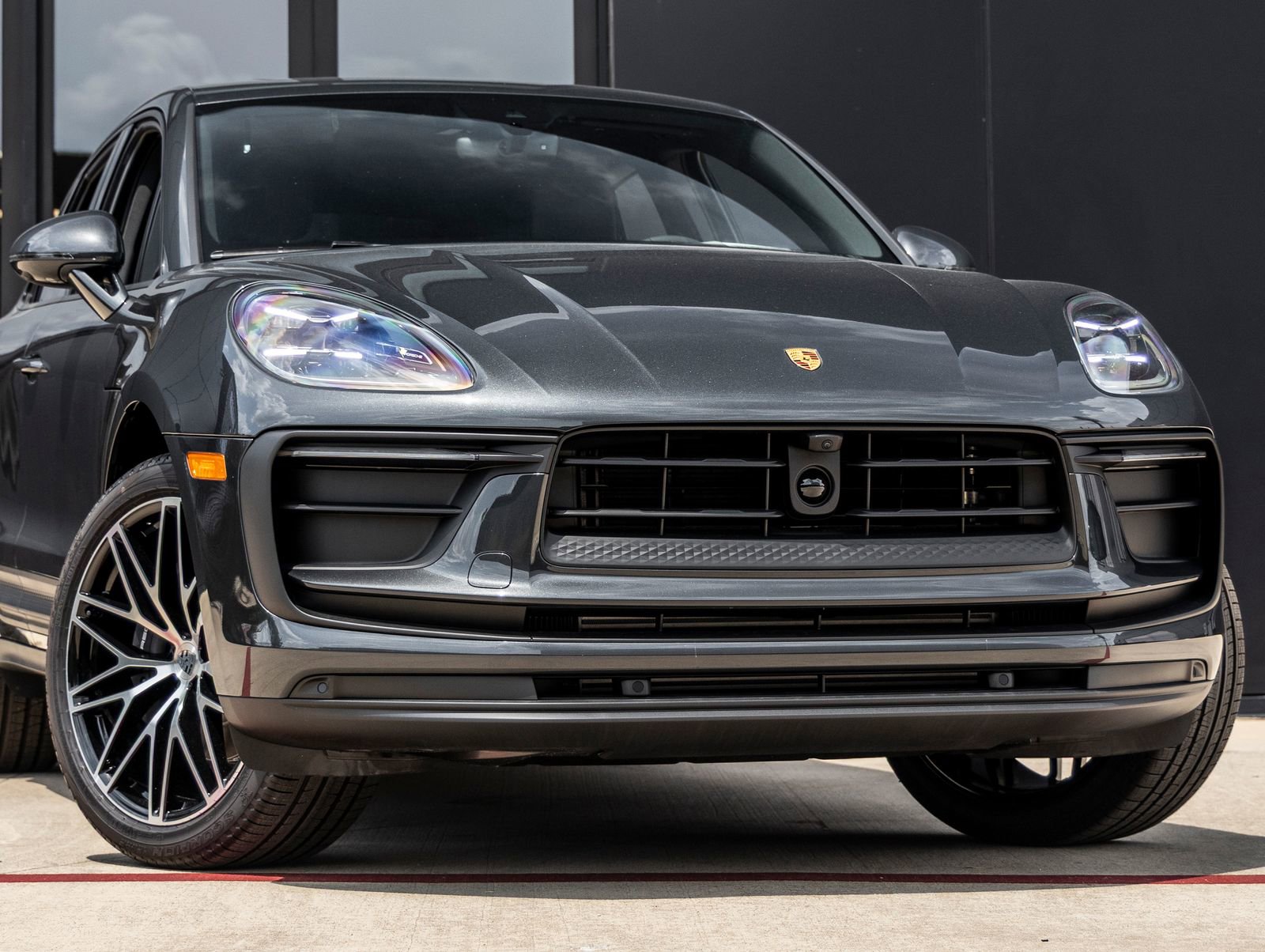 Certified 2026 Porsche Macan AWD/4WD image 9
