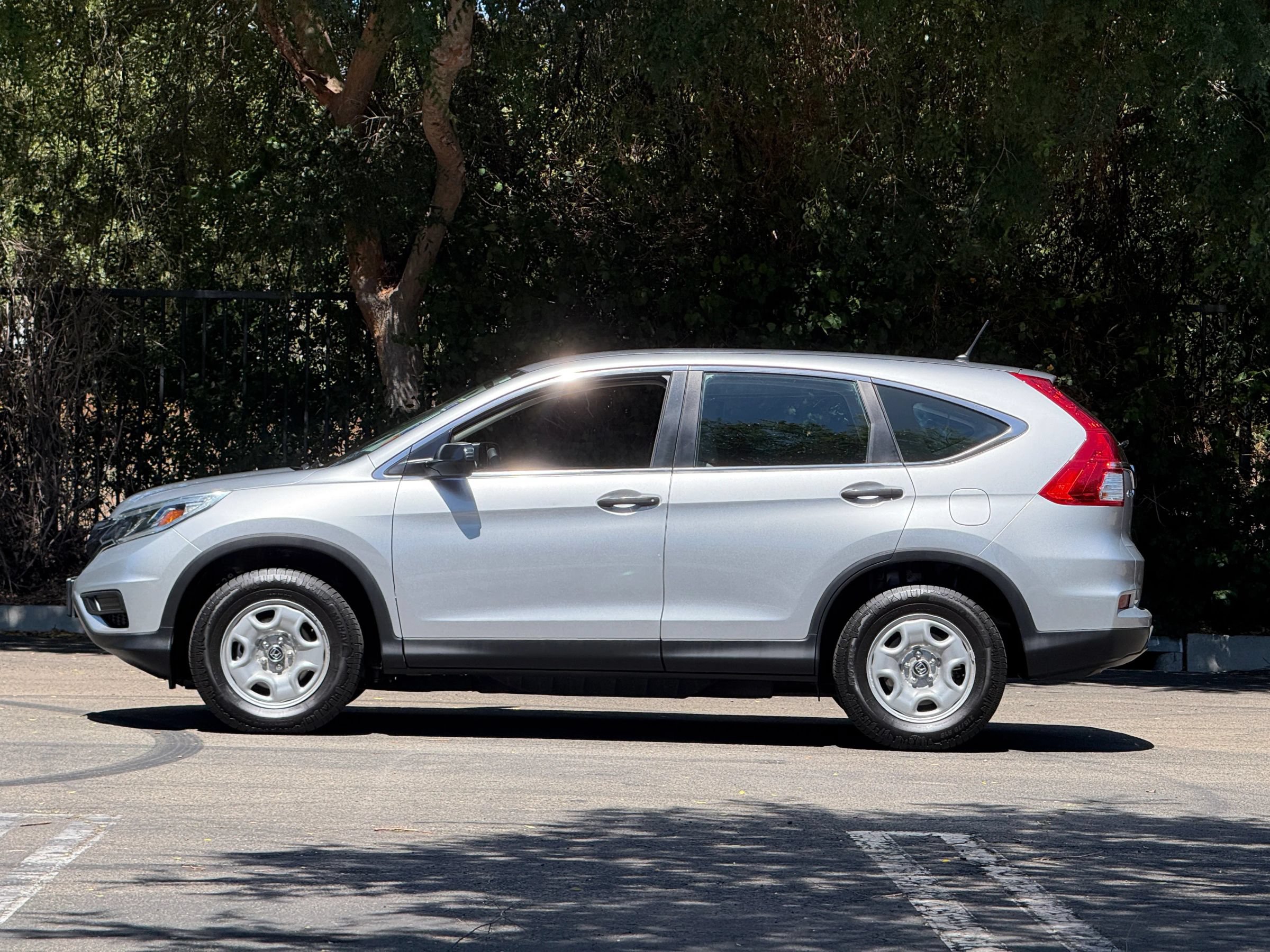 Used 2015 Honda CR-V LX image 2