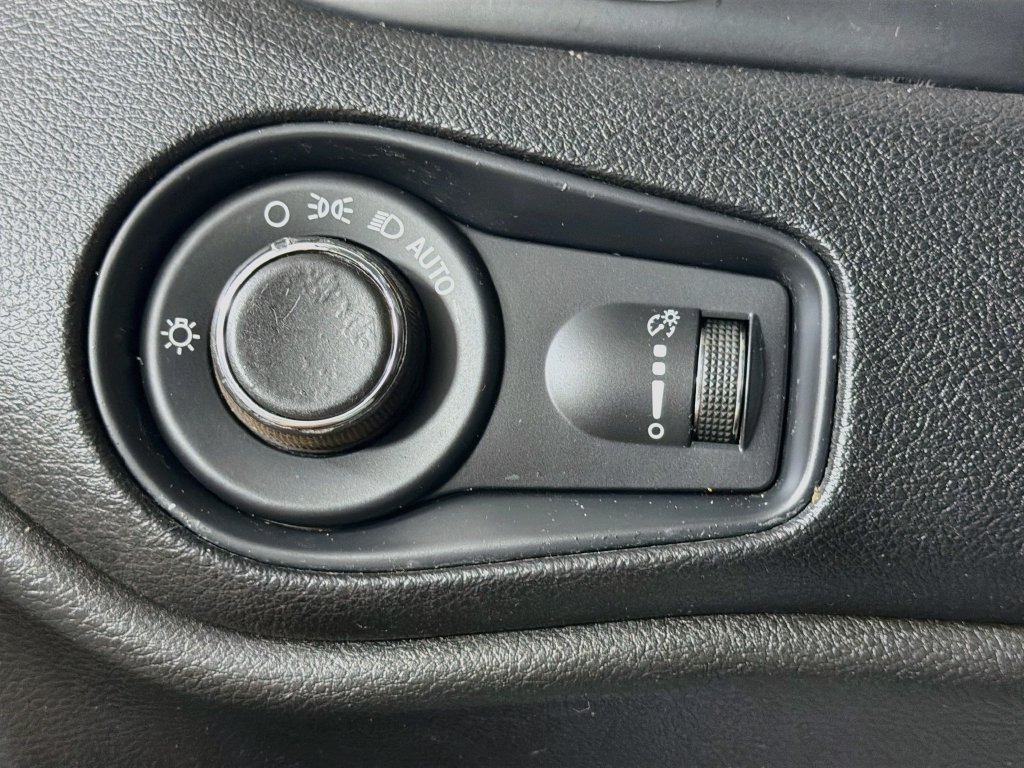 Used 2020 Jeep Renegade Sport FWD image 11