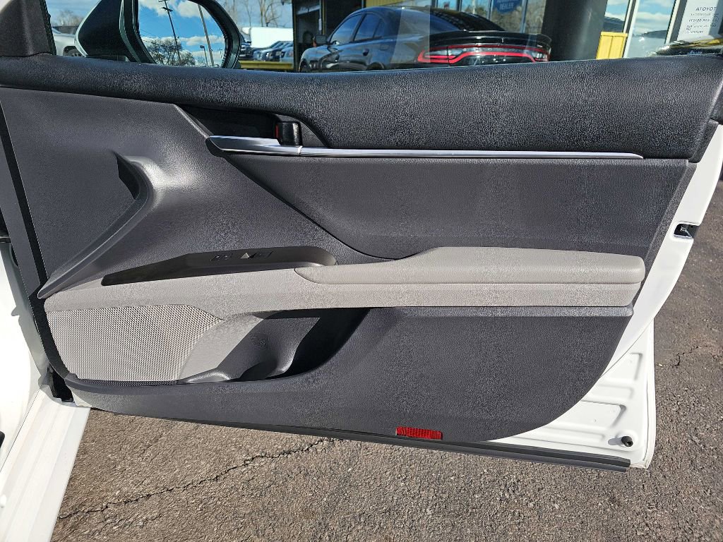 Used 2021 Toyota Camry LE image 53