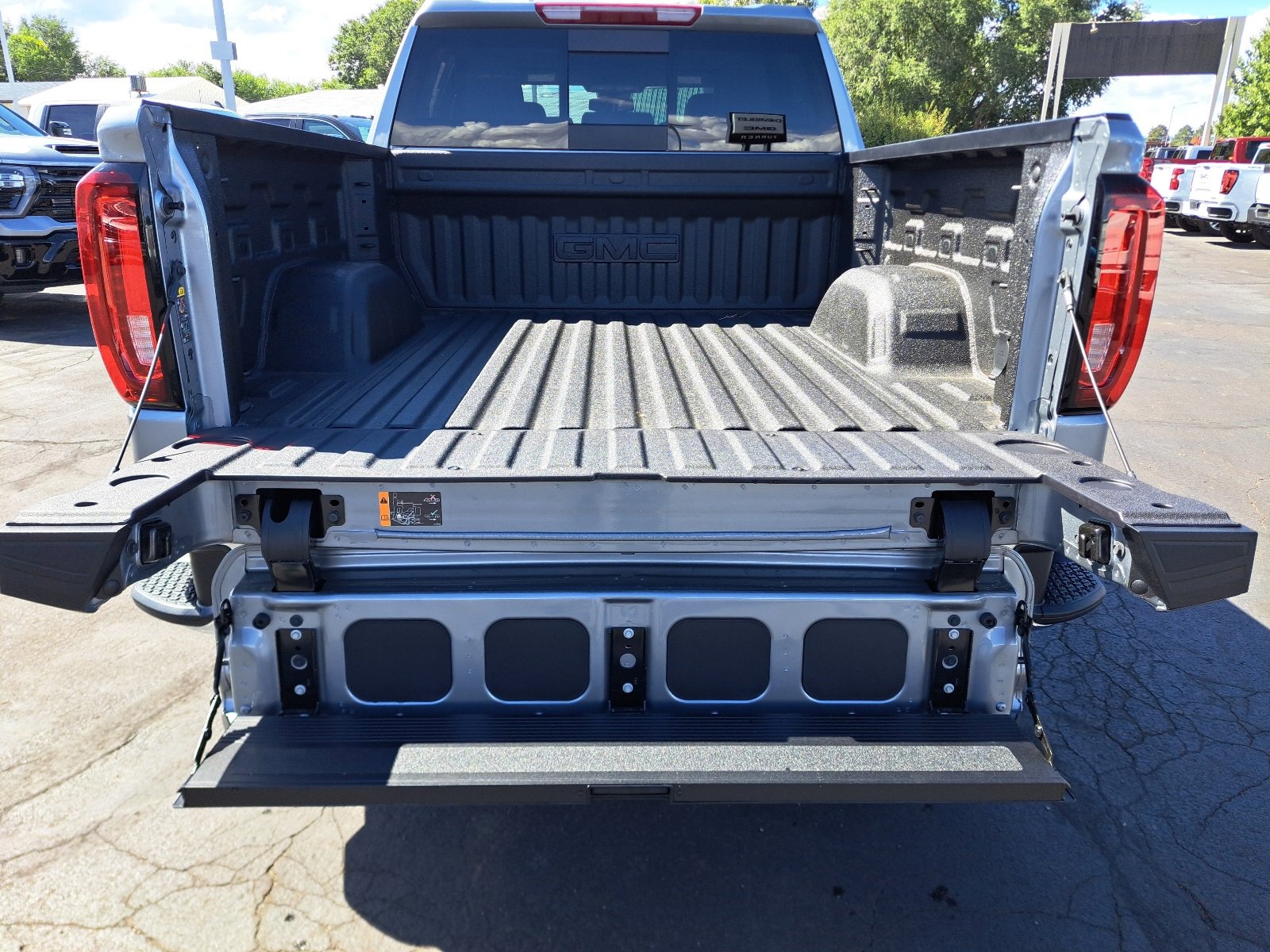 New 2026 GMC Sierra 1500 SLT w/ SLT Premium Package image 9