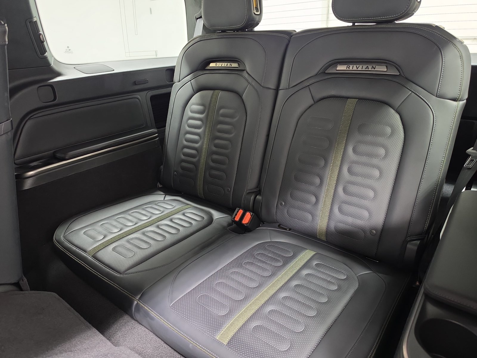 Used 2025 Rivian R1S Adventure Dual AWD/4WD image 22