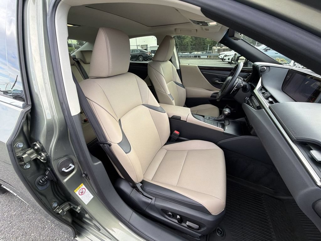 Used 2019 Lexus ES 300h w/ Premium Package FWD image 22