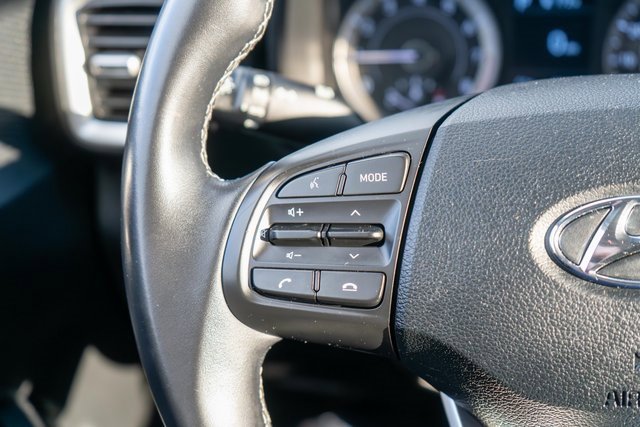 Used 2022 Hyundai Venue SEL image 24