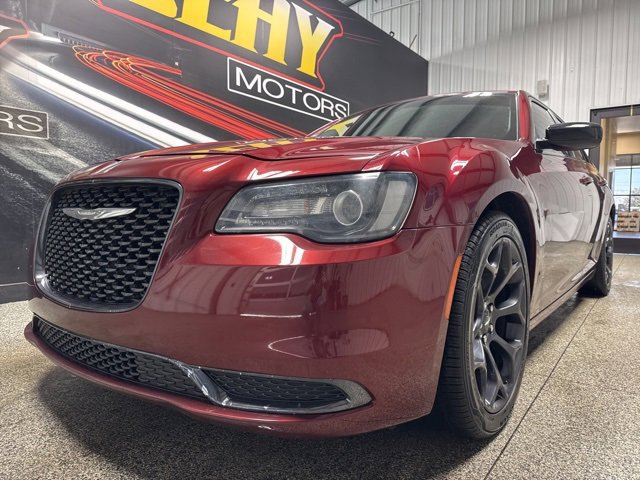 Used 2019 Chrysler 300 Touring w/ Sport Appearance Package image 2
