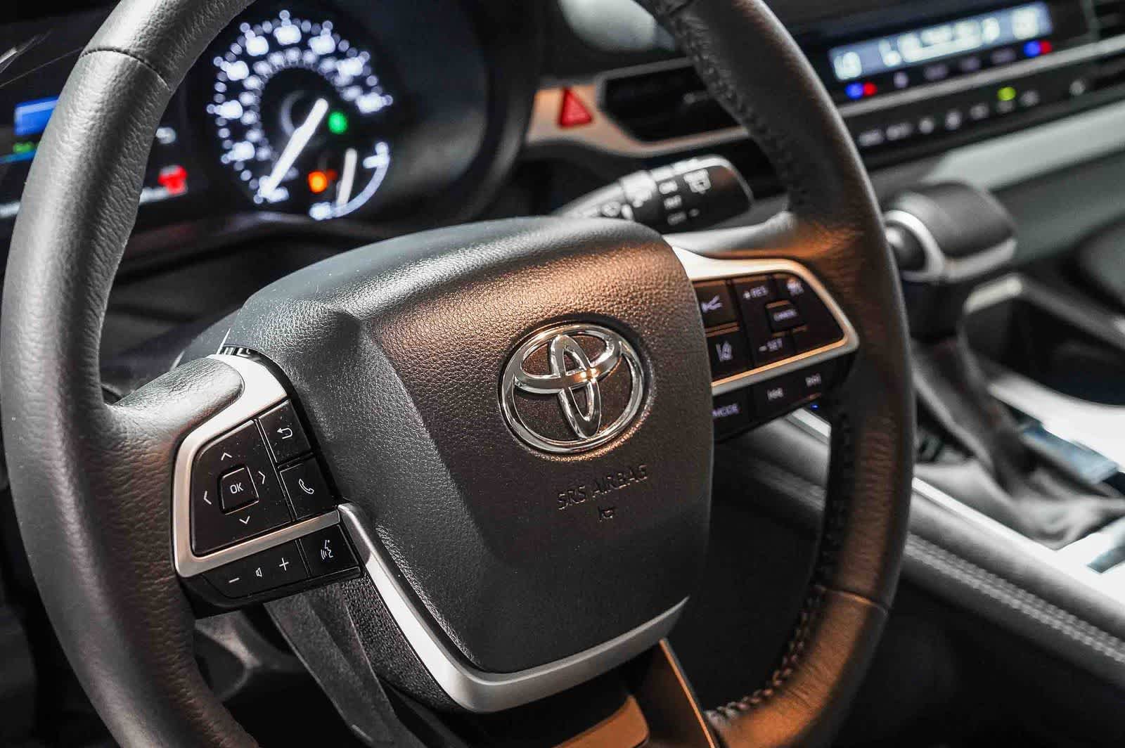 Certified 2026 Toyota Sienna XLE FWD image 21