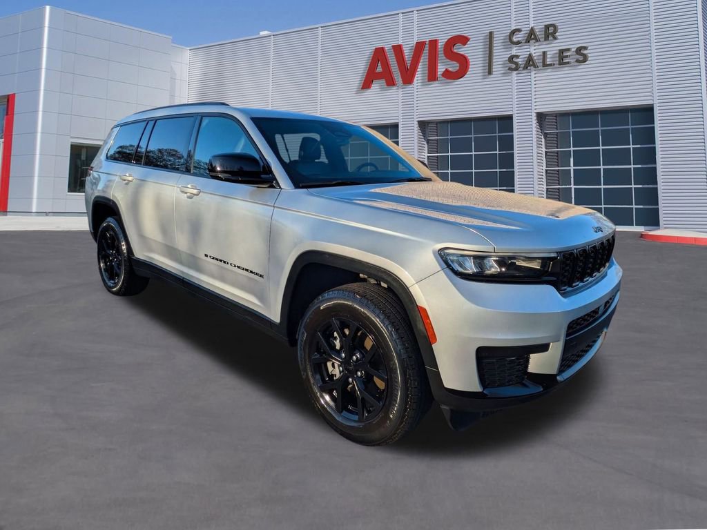 Used 2024 Jeep Grand Cherokee L Laredo image 3