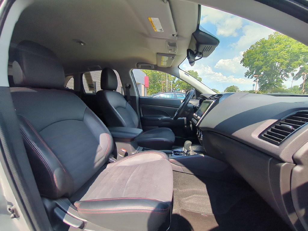 Used 2025 Mitsubishi Outlander Sport SE AWD/4WD image 30