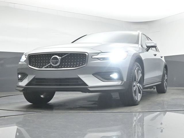 New 2026 Volvo V60 B5 Cross Country Plus w/ Protection Package Premier image 39