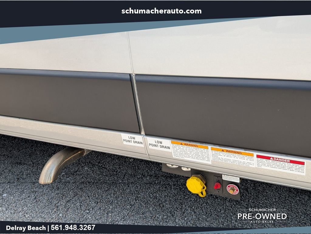 Used 2025 RAM ProMaster 3500 w/ Storage Group FWD image 13