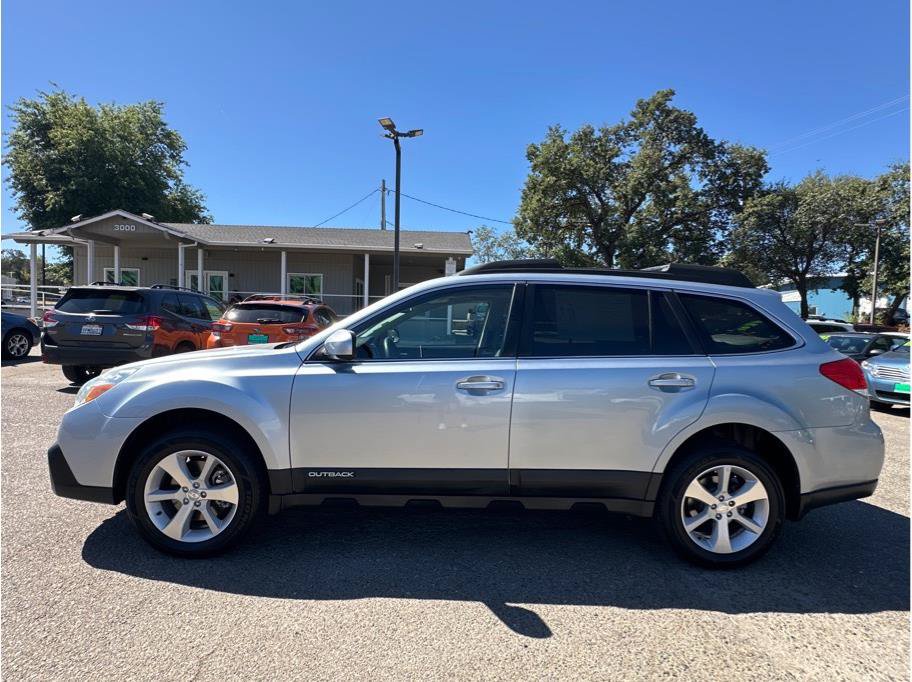 Used 2013 Subaru Outback 3.6R Limited AWD/4WD image 4