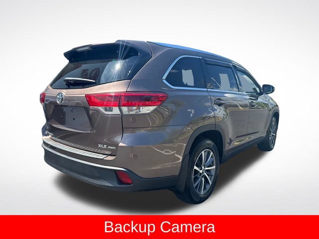 Used 2019 Toyota Highlander XLE AWD/4WD image 3
