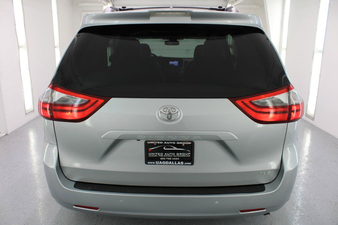 Used 2020 Toyota Sienna XLE Premium FWD image 8