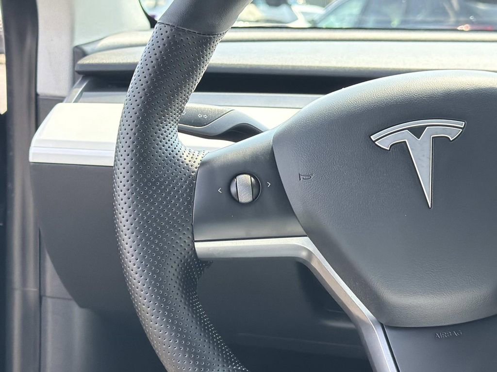 Used 2021 Tesla Model Y Performance image 9