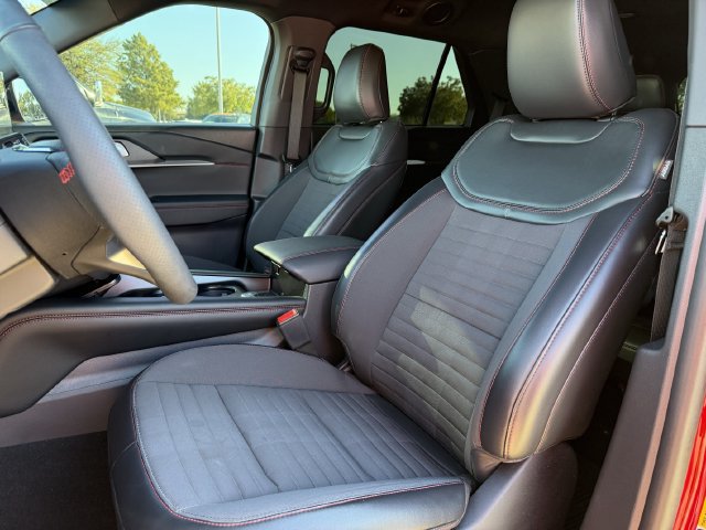 Used 2025 Ford Explorer ST-Line w/ Premium Package RWD image 23