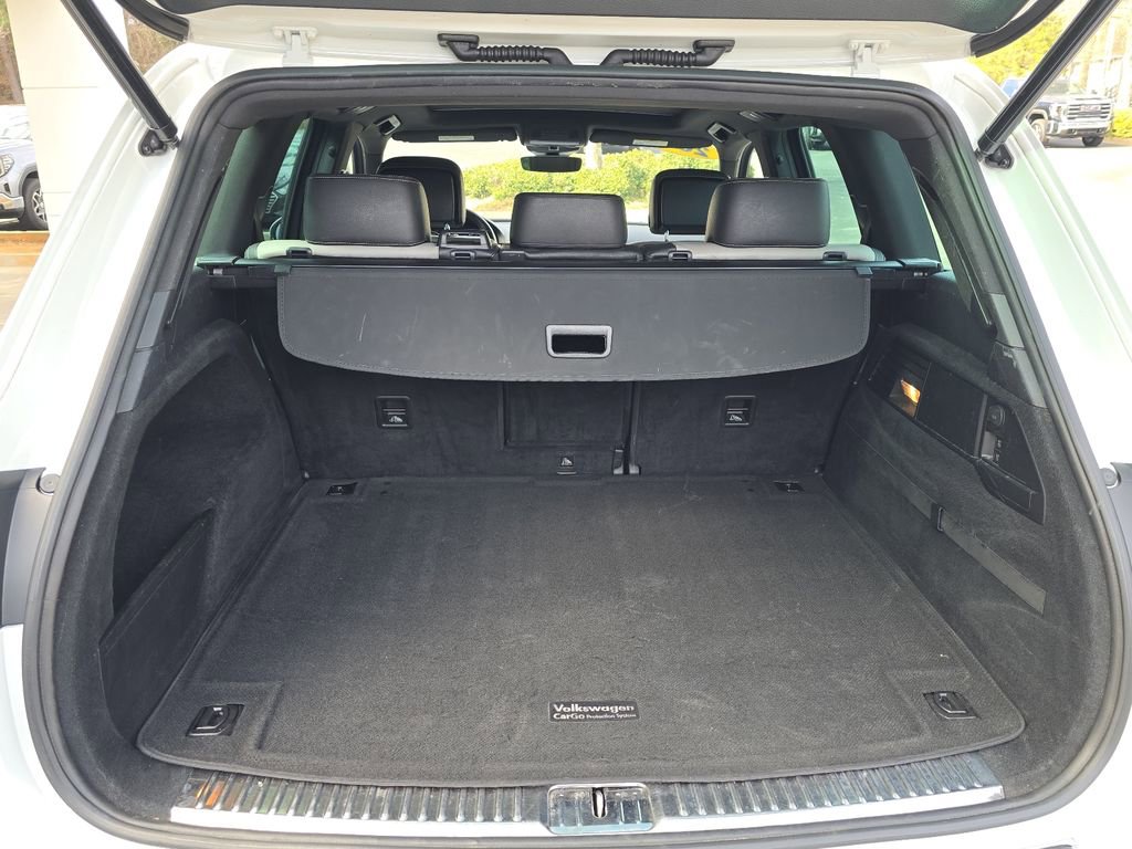 Used 2017 Volkswagen Touareg Wolfsburg Edition image 13