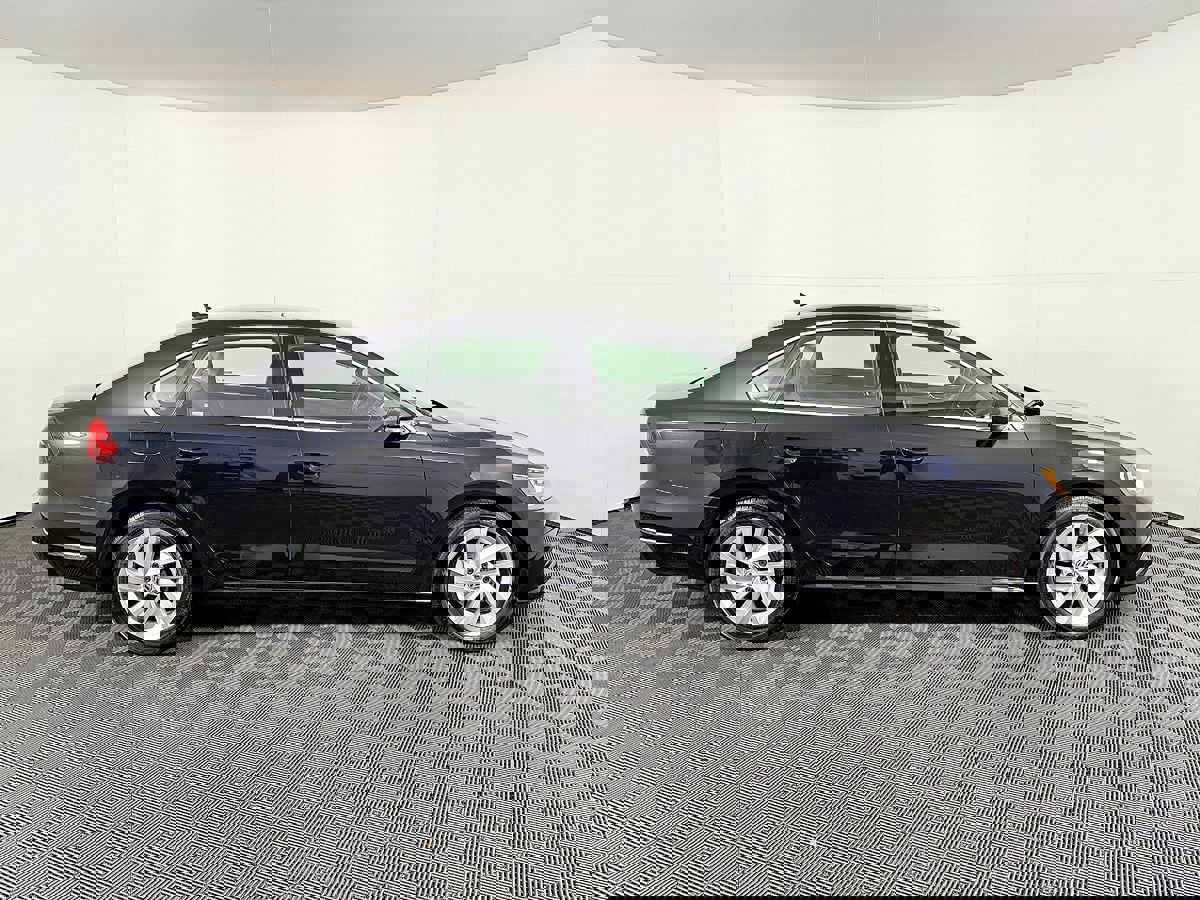 Used 2018 Volkswagen Passat 2.0T SE image 6