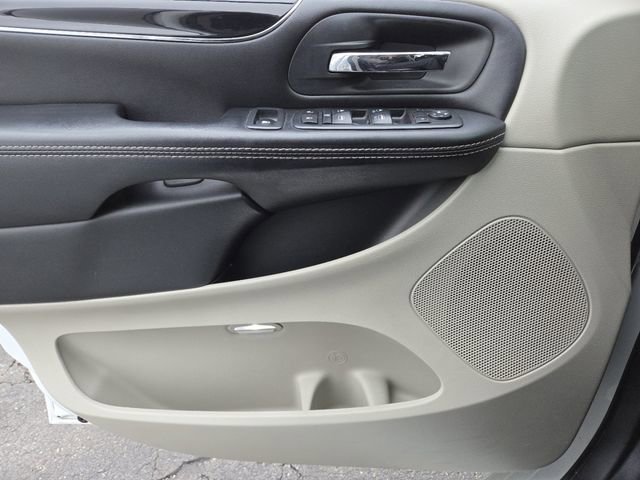 Used 2019 Dodge Grand Caravan SXT image 27