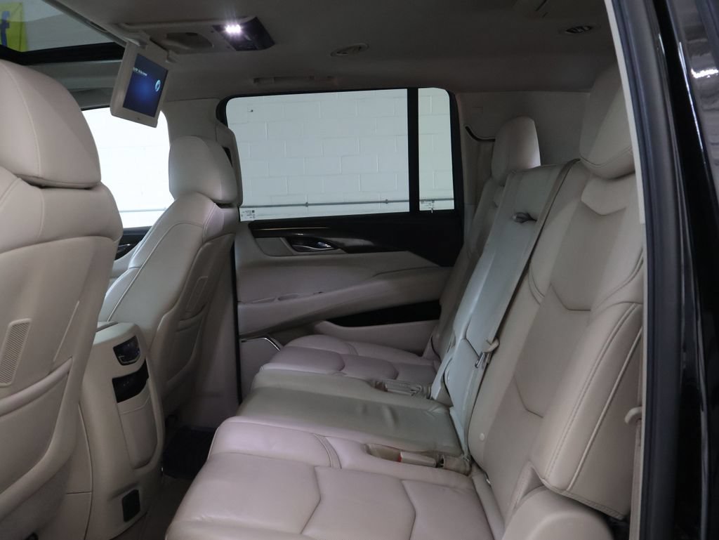 Used 2018 Cadillac Escalade ESV Luxury AWD/4WD image 17
