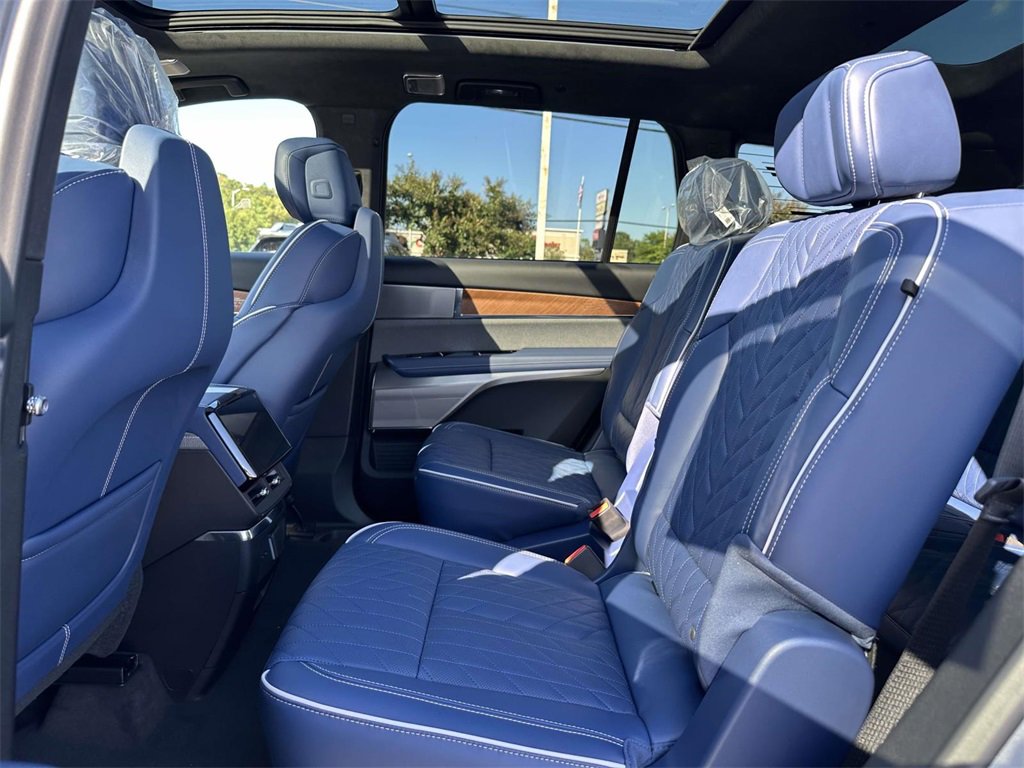 New 2026 Cadillac Vistiq Premium Luxury image 13