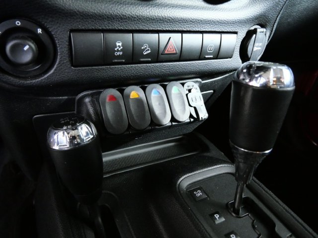 Used 2011 Jeep Wrangler Unlimited Sahara AWD/4WD image 20