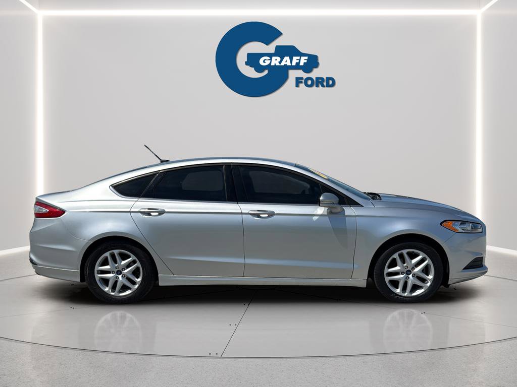 Used 2016 Ford Fusion SE FWD image 10