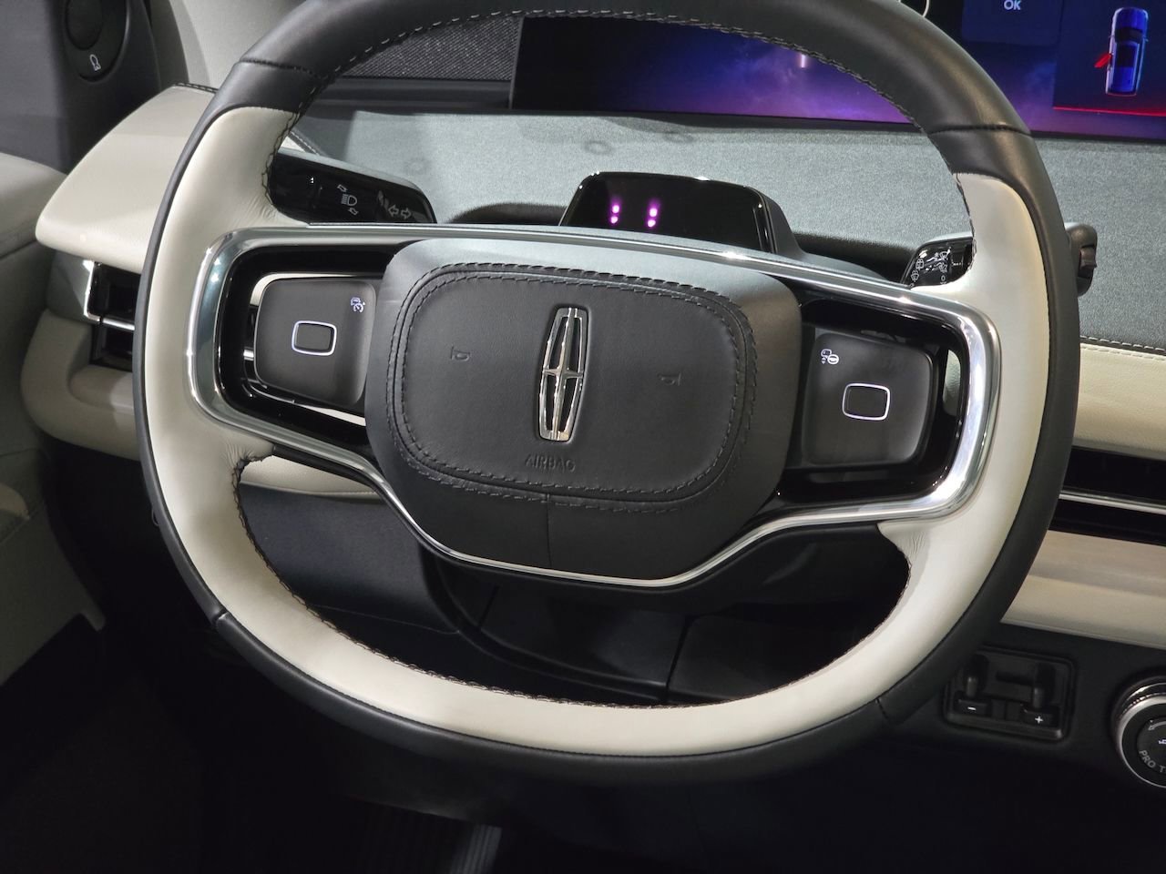 New 2025 Lincoln Navigator Reserve image 26