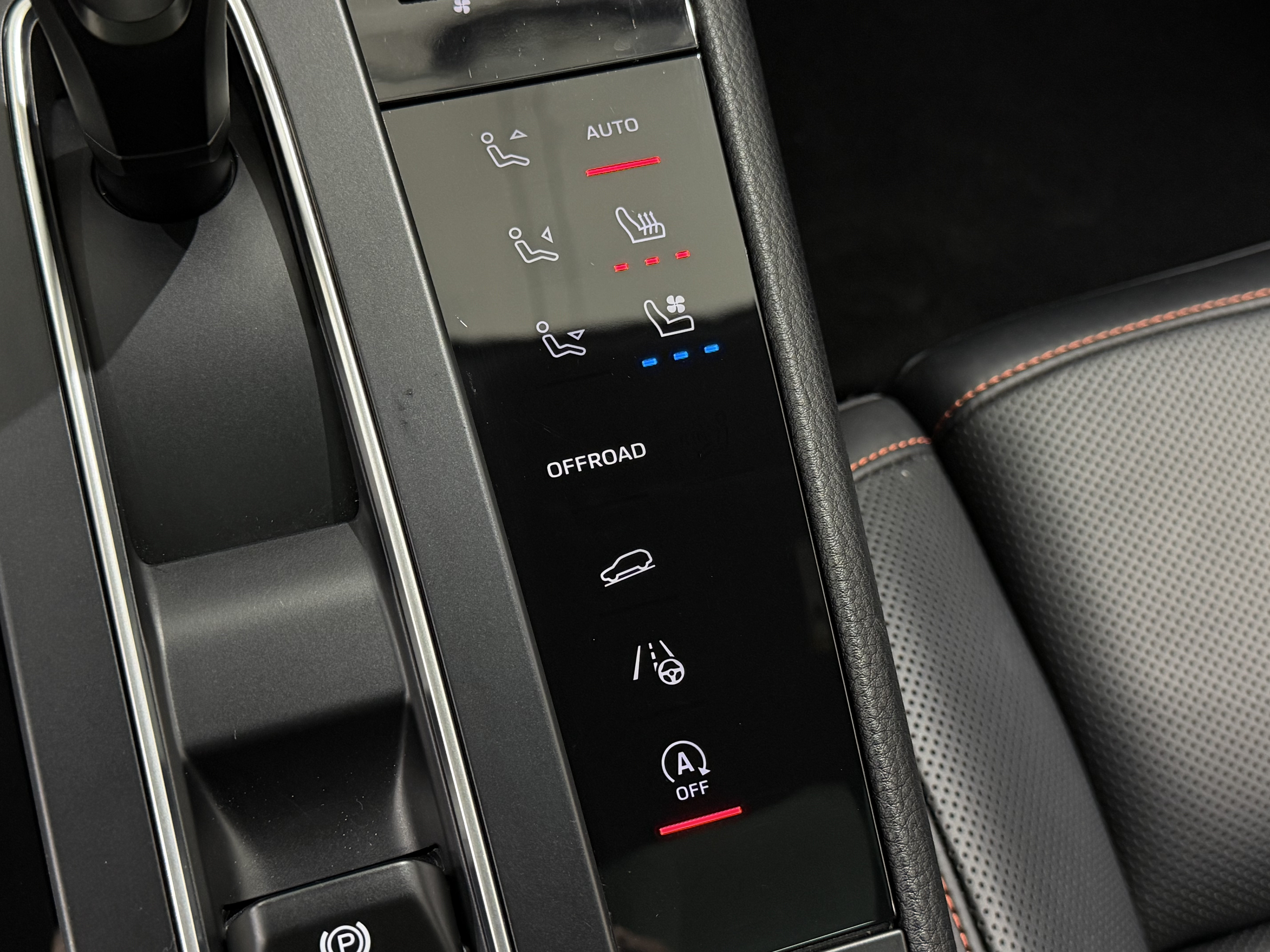 Certified 2024 Porsche Macan S AWD/4WD image 41